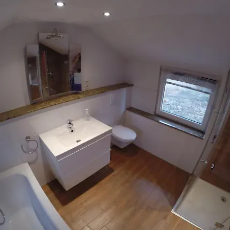 Häuschen Direkt Am See Mit Privater Sauna Und Boot *
